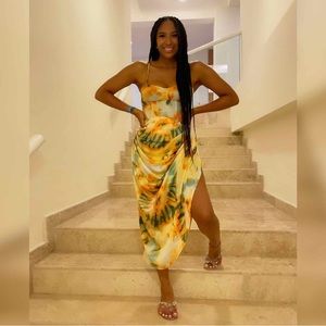 PrettyLittleThing - Corset top & skirt Set